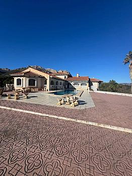 Chalet/casa independiente en venta en La Nucia, Alicante