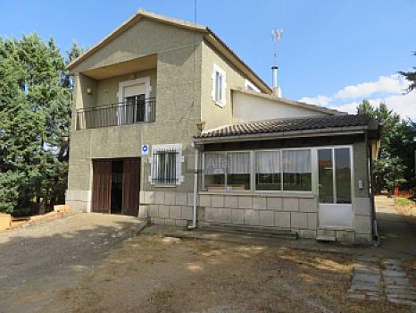 Chalet/casa independiente en venta en Arcahueja, Valdefresno, León