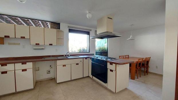 Casa en Condominio en Venta con Jardín y 4 estacionamientos cerca de San Jerónimo