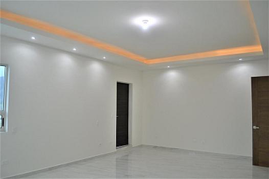 CASA EN VENTA VALLE DE CRISTAL CARRETERA NACIONAL MONTERREY N L