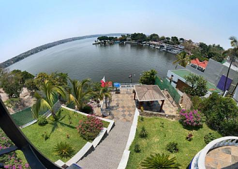 Casa en venta en Tequesquitengo a orilla del lago