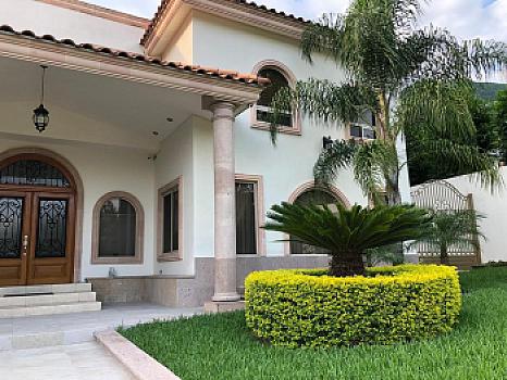 CASA EN VENTA FRACCIONAMIENTO PORTAL DEL HUAJUCO CARRETERA NACIONAL MONTERREY N L