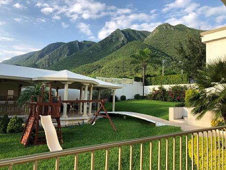 CASA EN VENTA FRACCIONAMIENTO PORTAL DEL HUAJUCO CARRETERA NACIONAL MONTERREY N L