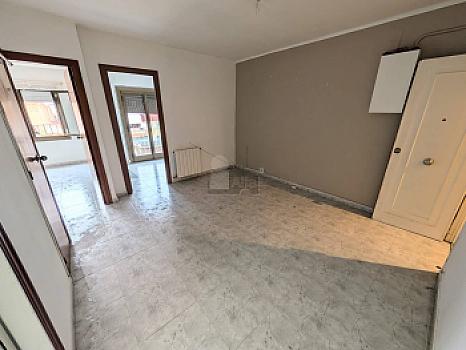 Piso en venta en LLOREDA, Santa Coloma de Gramenet, Barcelona