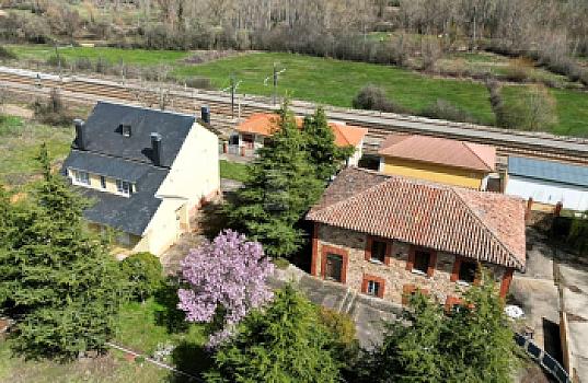 Chalet/casa independiente en venta en Campo y Santibáñez, León