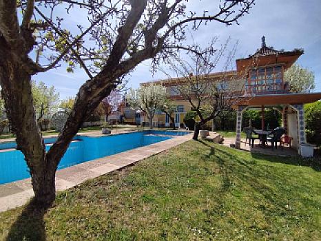 Chalet/casa independiente en venta en Avenida Constitución, San Andrés del Rabanedo, León