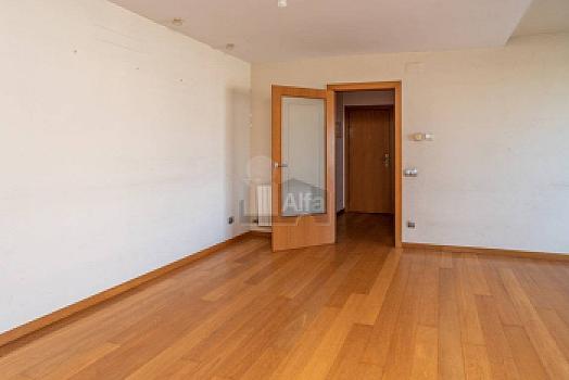 Piso en venta en La Marina , Badalona, Barcelona