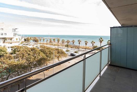 Piso en venta en La Marina , Badalona, Barcelona