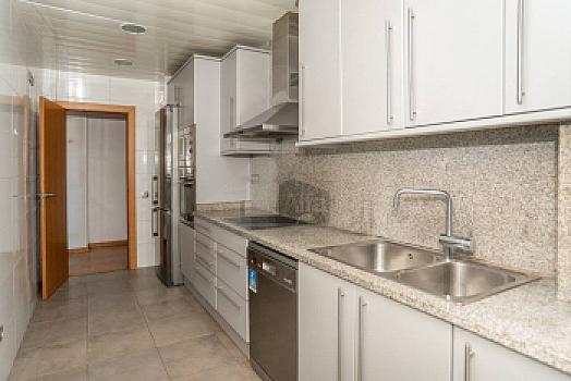 Piso en venta en La Marina , Badalona, Barcelona