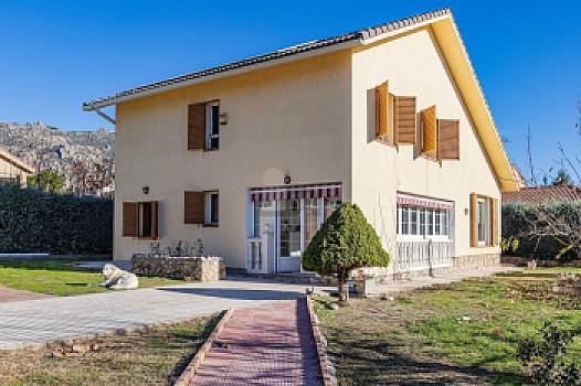 Chalet/casa independiente en venta en Manzanares el Real, Madrid