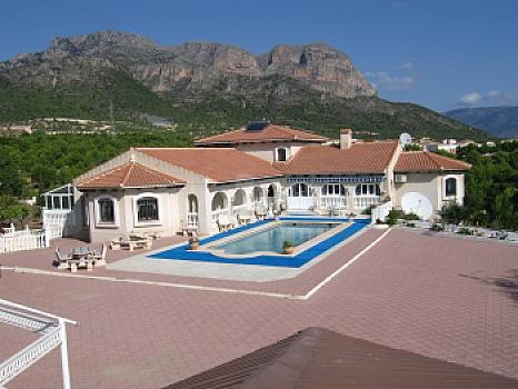 Chalet/casa independiente en venta en La Nucia, Alicante
