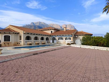 Chalet/casa independiente en venta en La Nucia, Alicante