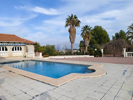 Chalet/casa independiente en venta en La Nucia, Alicante